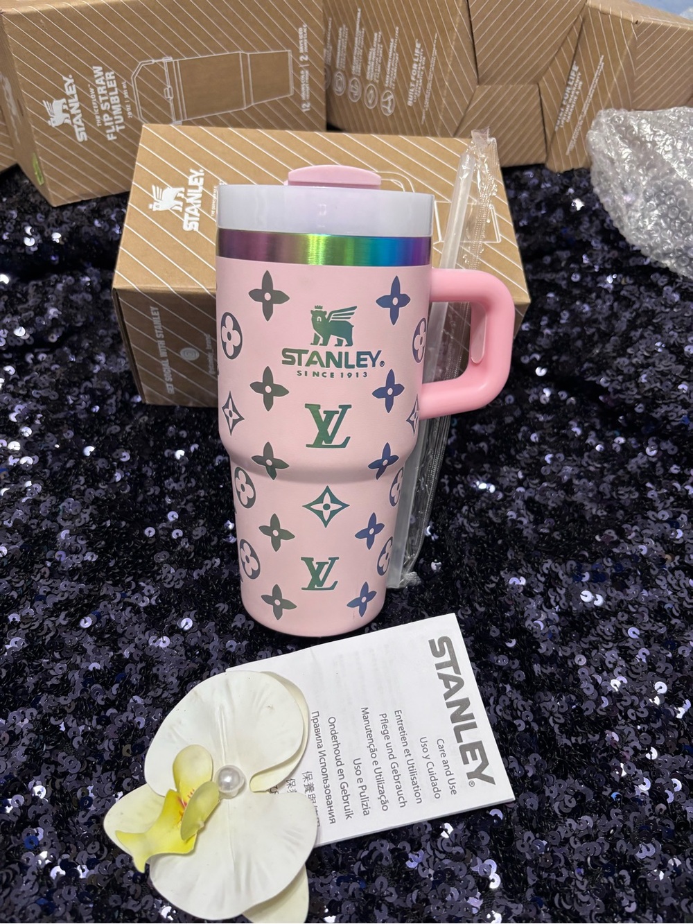 Bundle 20 oz 2x$70 Pink Patterned Travel Mug with Handle - Picture 2 of 5